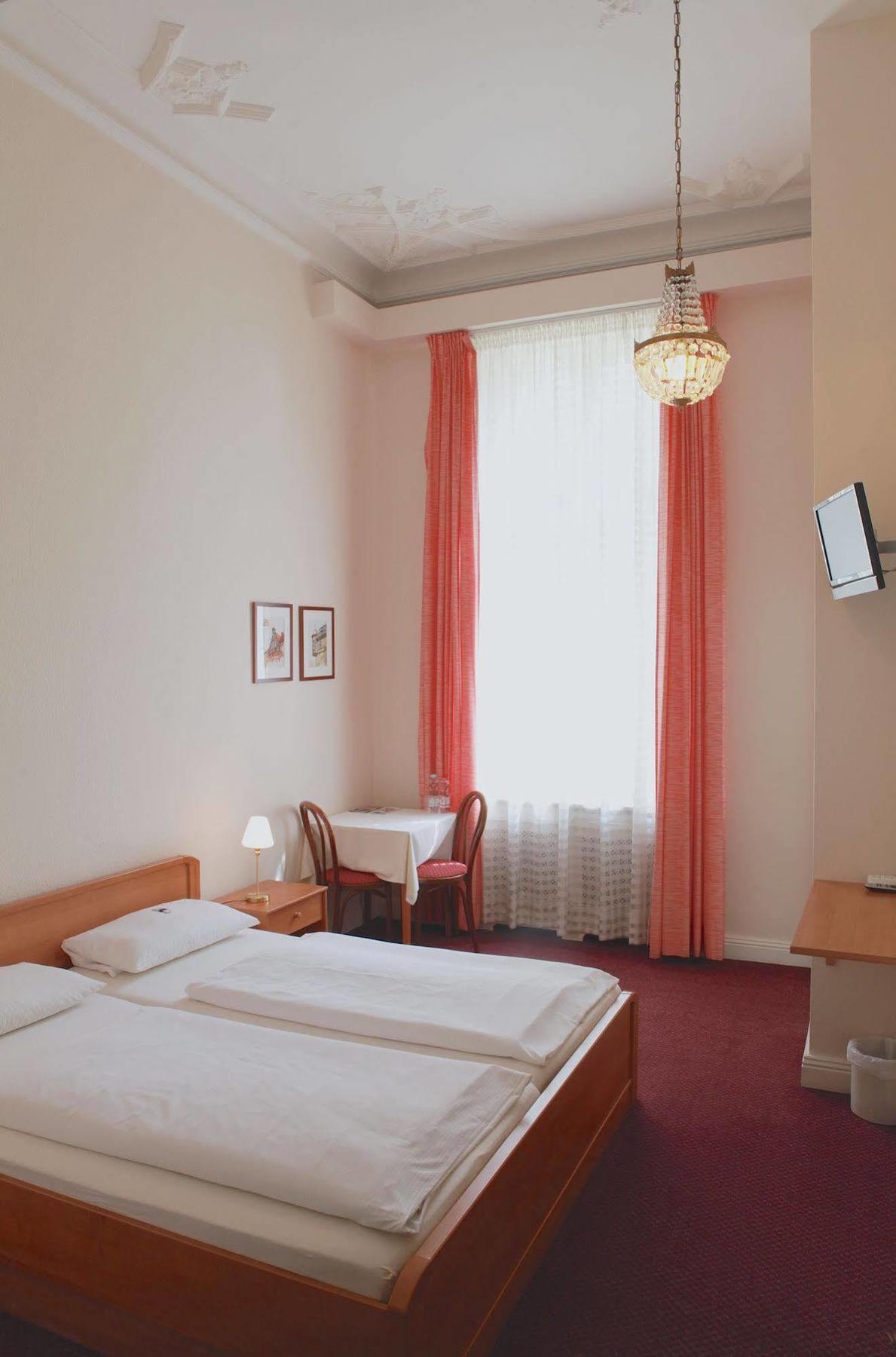 Hotel Pension Fasanenhaus Berlin Exterior photo